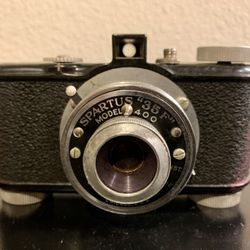 Vintage Spartus “35F” Model 400 35mm Camera With case