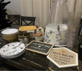 Bee kitchen dishes and decor