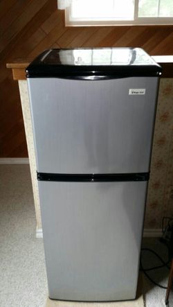 magic chef refrigerator model mcbr415s