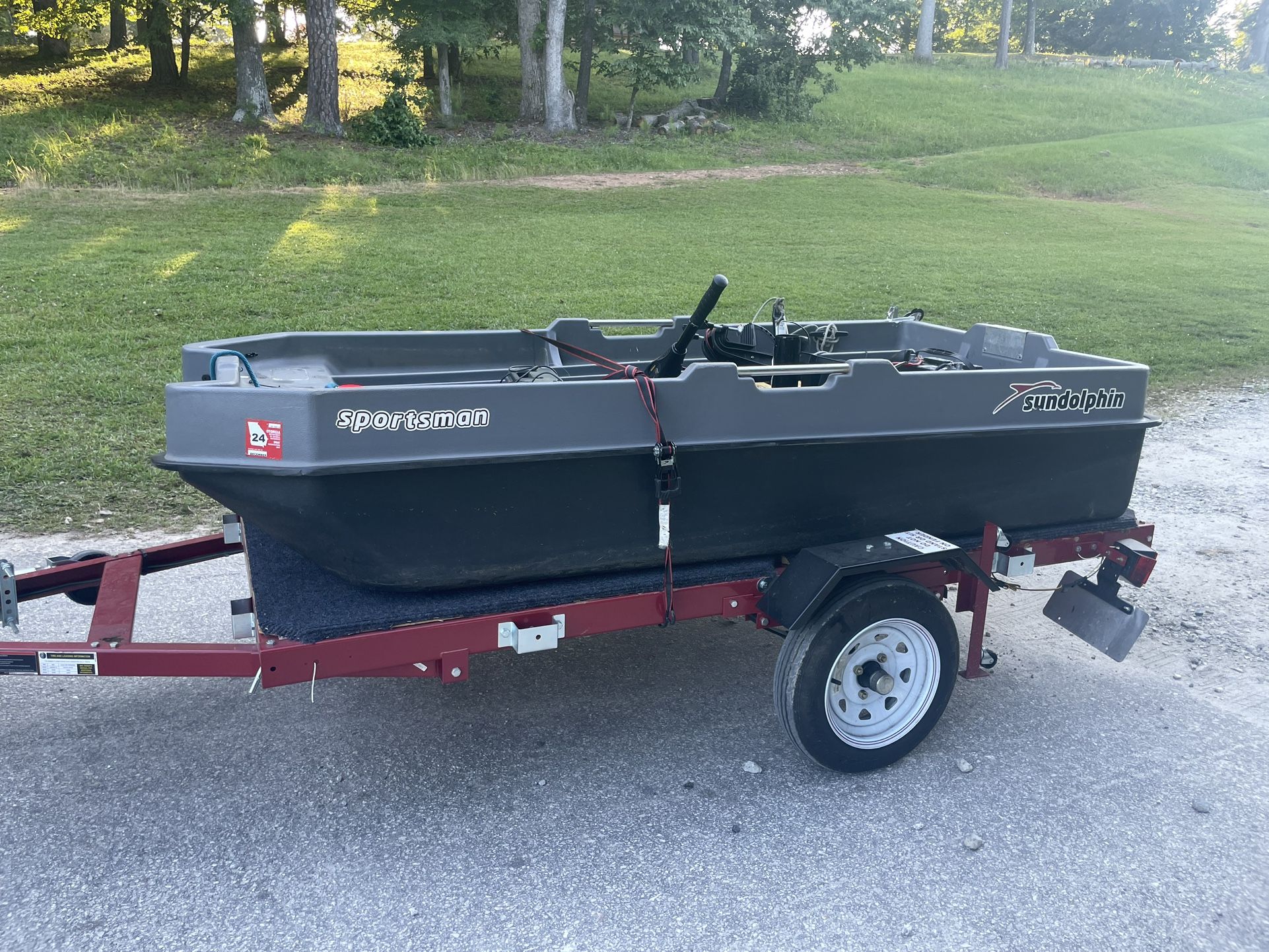 8 ft Sun Dolphin Sportsman Fishing Boat with Trailer