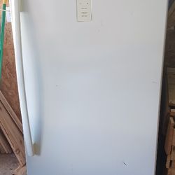 Upright Freezer GE 