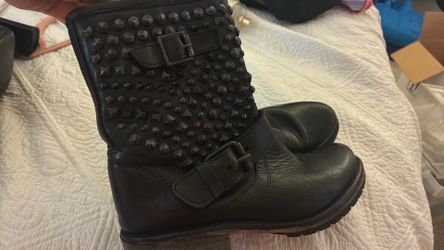 Steve Madden studded boots zipper