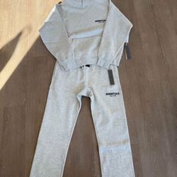 🔥 ESSENTIALS FEAR OF GOD LIGHT OATMEAL SET – HOODIE + PANTS – SIZE L (NEW)