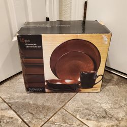 Thomson Pottery Samoa 16-piece Dinnerware Set