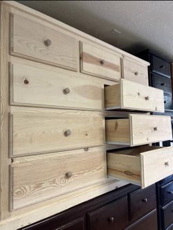 Nine Drawers Dresser With Rails