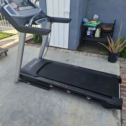 Proform pro1000 treadmill (free delivery)