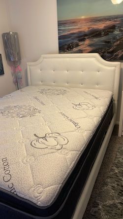 Queen size mattress 14 inches with platform white diamond tucked headboard