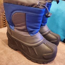 GUC Boys snow boots size 2y
