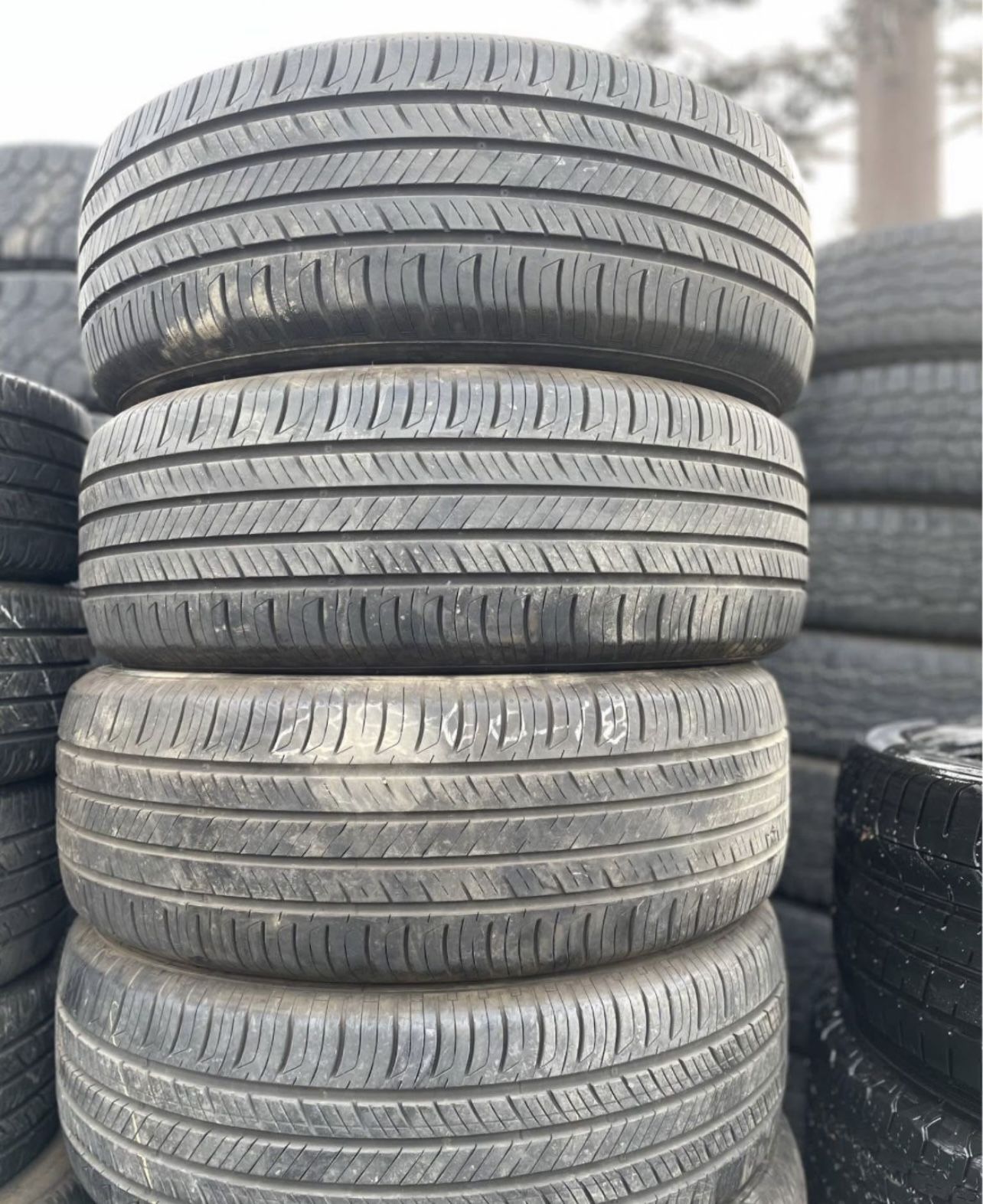 235/60/18 vendo un set de llantas usadas excelente condiciones de vida las 4 ✅🤩I am selling a set of used tires, all 4 in excellent living conditions