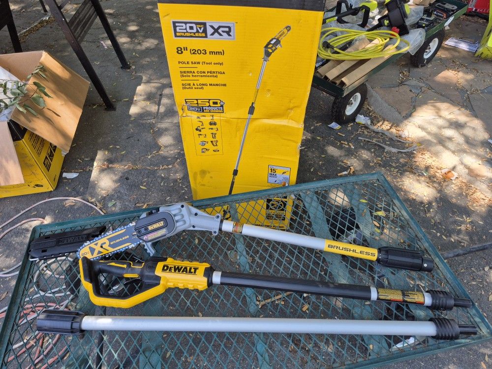 DEWALT 20V MAX 8in. Brushless Cordless Battery Powered Pole Saw (Tool Only)