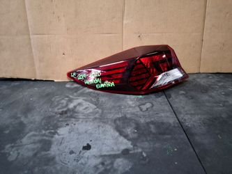 2019-2020 HYUNDAI ELANTRA LEFT SIDE TAIL LIGHT OEM USED #12126