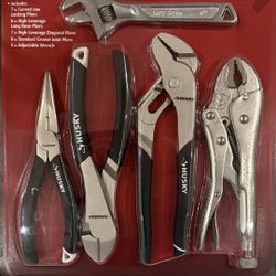 NEW Huskey 5pc Pliers & Wrench Set