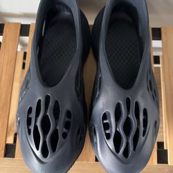 Navy Blue foam slip-on shoes (Yeezy Foam Runner style) size 11 Men