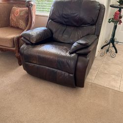 Quality Leather Recliner Brown Chair. 