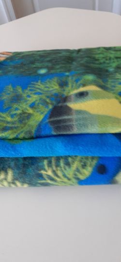 Fleece  Blanket    90 " X 90 "  2 Pillow Case  26" X  20"