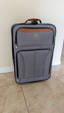 Traveler Luggage 15.5"W x 24"H x 9"D