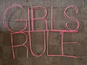 GIRLS RULE" Wire Wall Decor