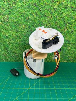 17-20 Jaguar XE Fuel Pump 2.0L GX739H307AC OEM