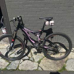 Specialized Stump Jumper Women’s Mt Bike