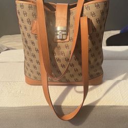 Dooney  & Bourke  Bucket Bag  Leather  Color Brown Tan Good 👍🏻 