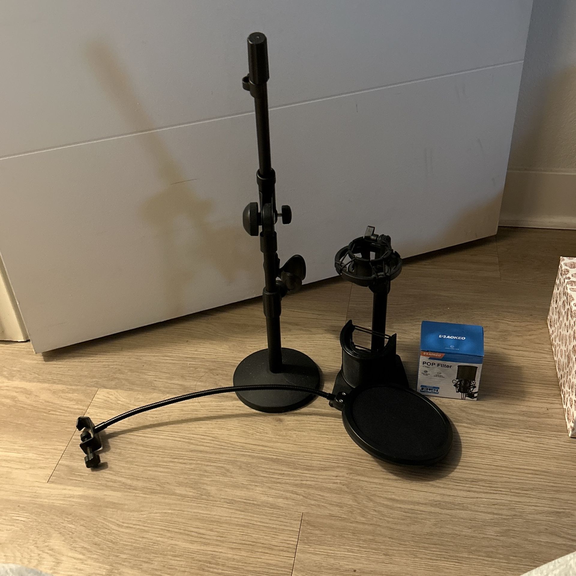 2 Types Of Mic holders