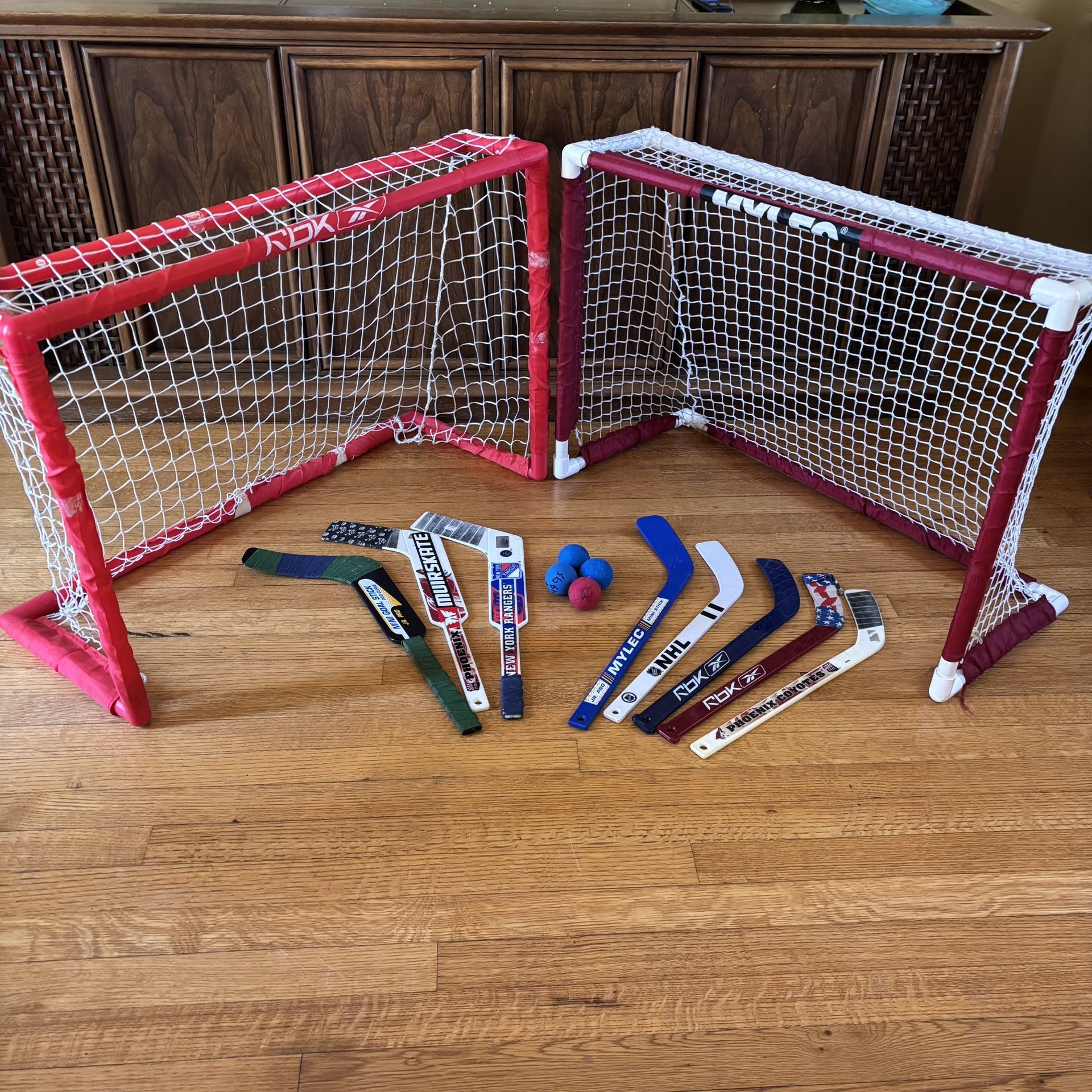 Mini Hockey Play Set With Two Nets
