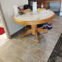Round Table With 4 Chairs For Dining Room 