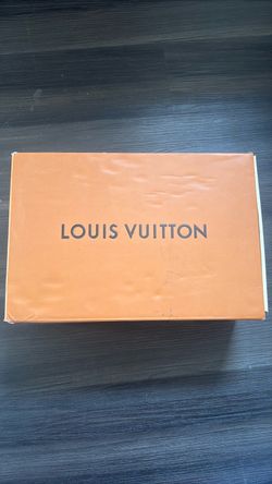Lv trainer sneaker size 11