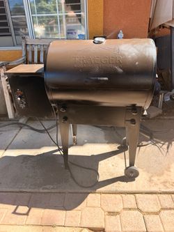 Tailgater 20-Wood Pellet Grill and Smoker in Black