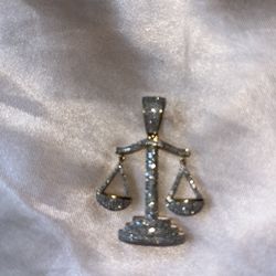 10k Solid Gold Pendant. SI Lab Grown Diamonds. 