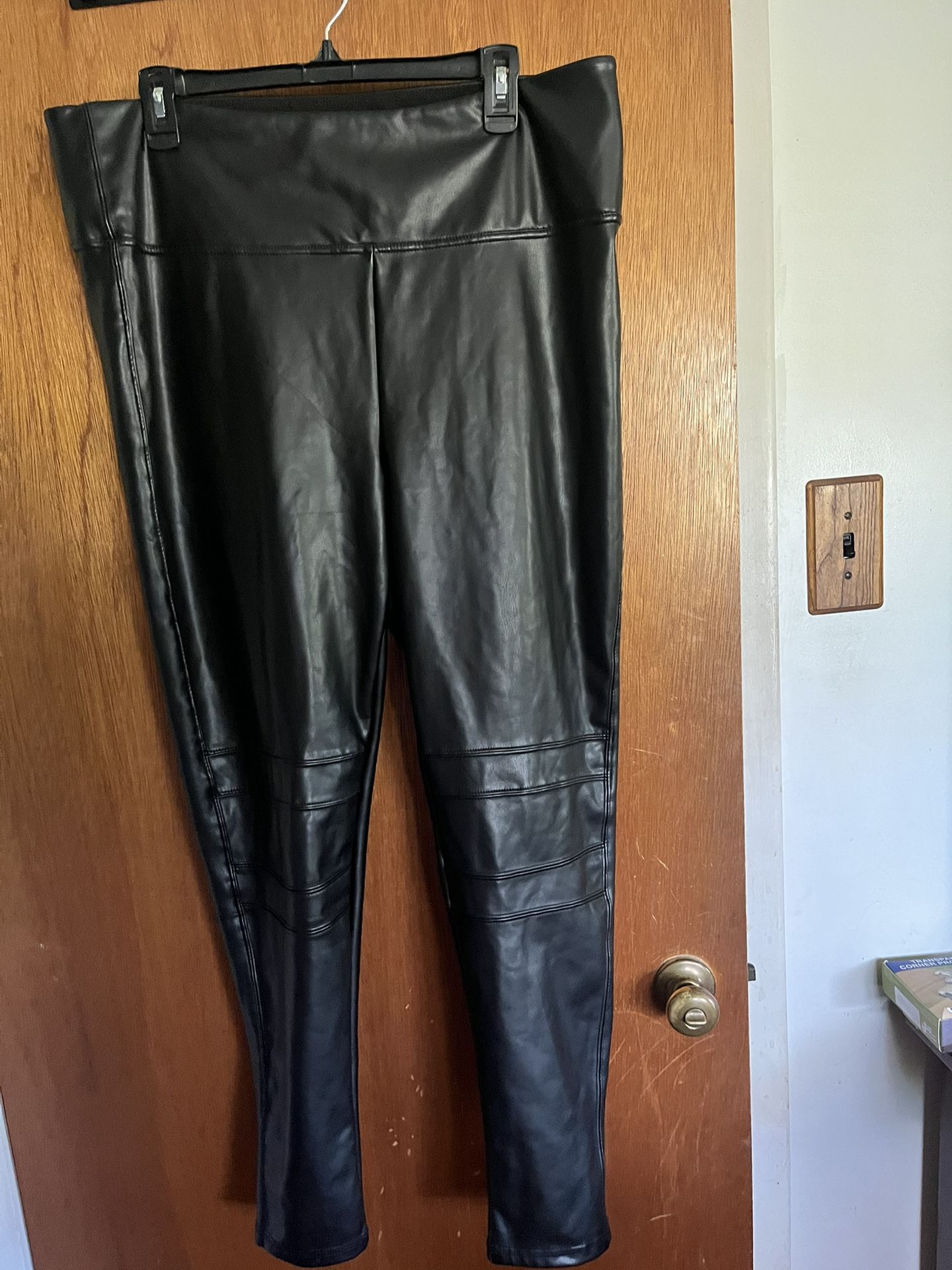 Pants Leather Look