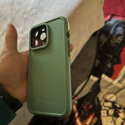 Otter Box iPhone 14 Case 
