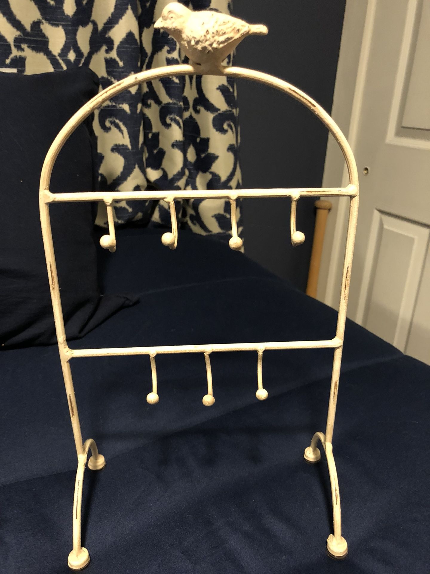 Necklace holder