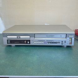 Hitachi DVD VHS Combo Player