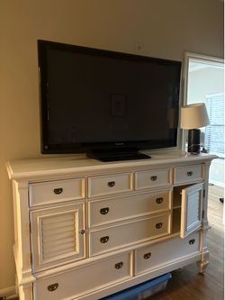 White bedroom set QUEEN