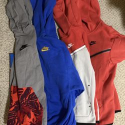 Nike Sweatshirts 3 Youth XL And 1 Adult XS