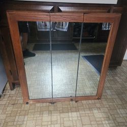Used Bathroom Tri-fold Mirror