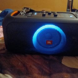 Jbl party on the go Bluetooth speaker