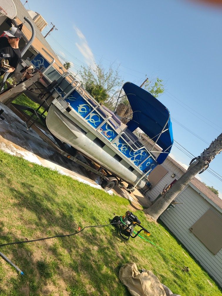 Pontoon Boat for Sale in Bakersfield, CA OfferUp