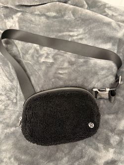BLACK SHERPA LULULEMON BELT BAG