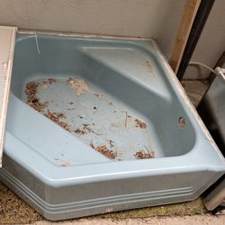 Vintage Bathroom Set Cinderella Tub