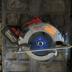 Milwaukee Circular Saw (Tool-Only)