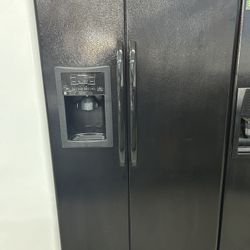 25 Cubic Foot Black Side By Side Refrigerator 