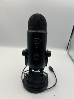 Blue Yeti Professional Multi-Pattern USB Condenser Microphone - Blackout