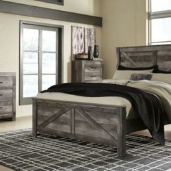 Wynnlow Gray Crossbuck Panel Bedroom Set

