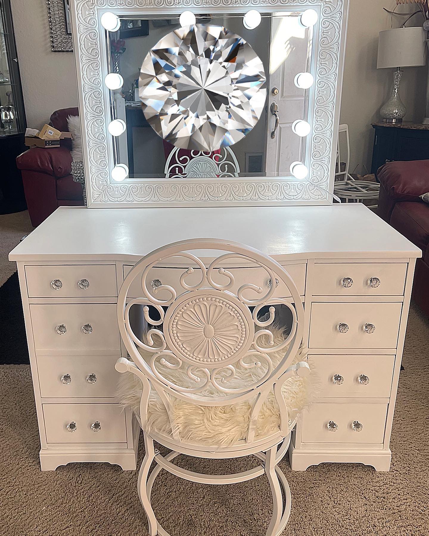 Super cute white makeup vanity set, usb/electric cord an led light up mirror, chair 🔥👀