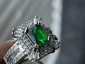 Emerald Cut Ring Family Generation Kept Excellent Condition 500$