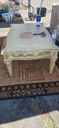 Luxury Vintage Baroque Coffee Table – White & Gold