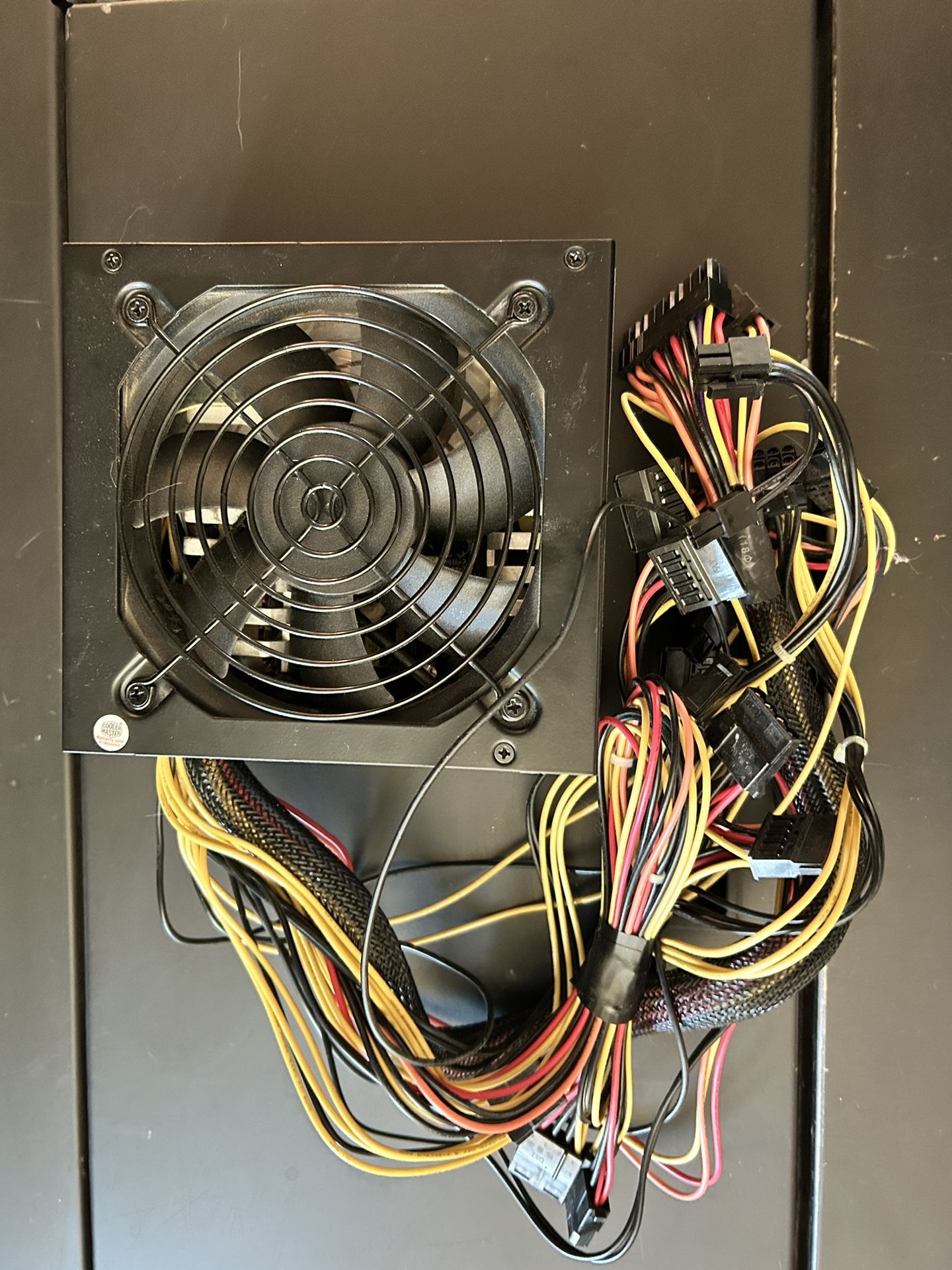 Cooler Master RS-700-PCAA-E3 110-240V 10-6A 60-50HZ 700W power supply