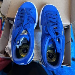 Boys Pumas Size 4 Youth 